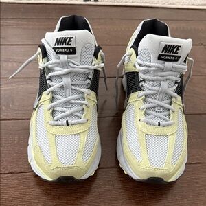 Nike Vomero 5 VOLT in Light Gray and Yellow. NEW without tag